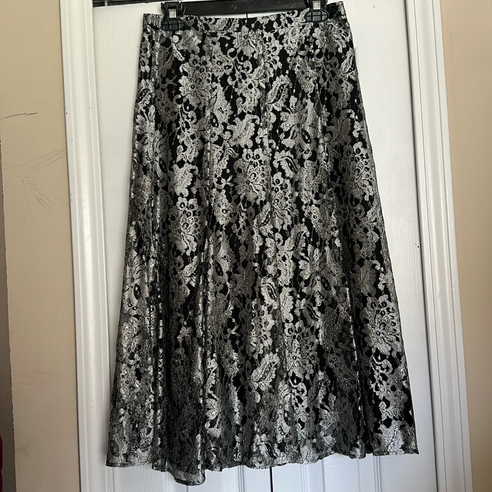 Chico’s Lace Silver Sheer Skirt w/ Lining - size ‘0’